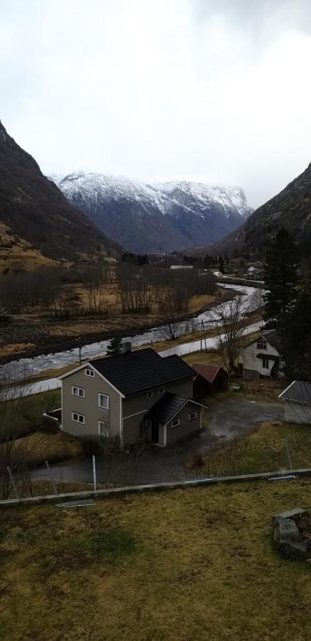 Skaimsberg Holiday Apartments Aurland Exterior photo